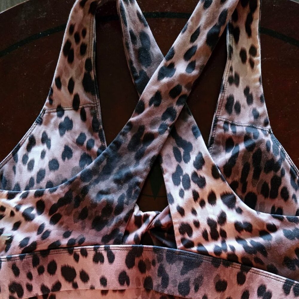 Fabletics Oasis Twist Leopard Sports Bra- L - Picture 3 of 6